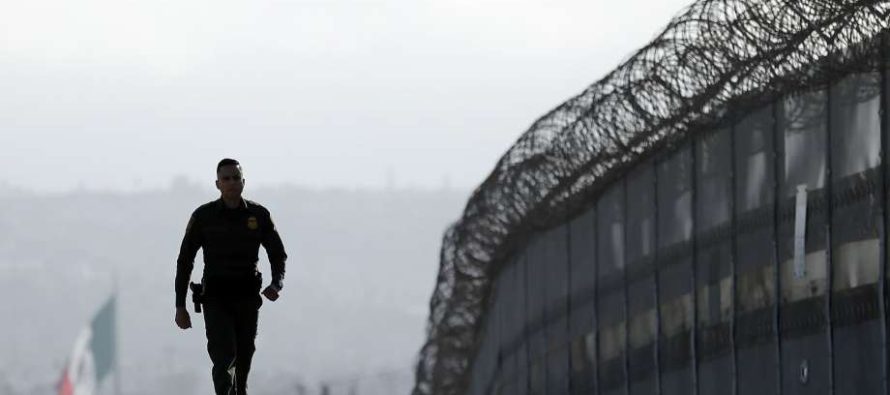 California xem xét trừng phạt những công ty tham gia xây tường biên giới