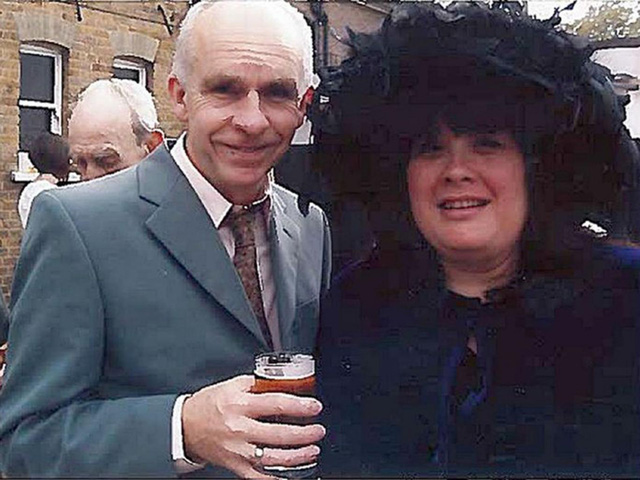 Nạn nhân Andrew Lane, 61 tuổi, và vợ