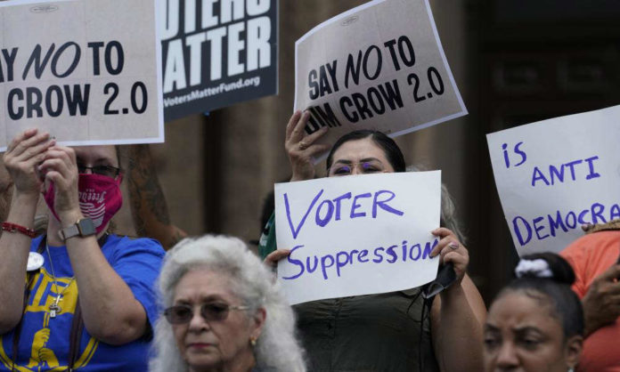 Các quận ở Texas từ chối một nửa số đơn ghi danh bỏ phiếu qua thư