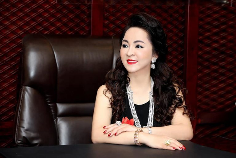 Chưa thấy bà Nguyễn Phương Hằng xuất hiện ở Houston bằng cờ đỏ sao vàng như từng tuyên bố!