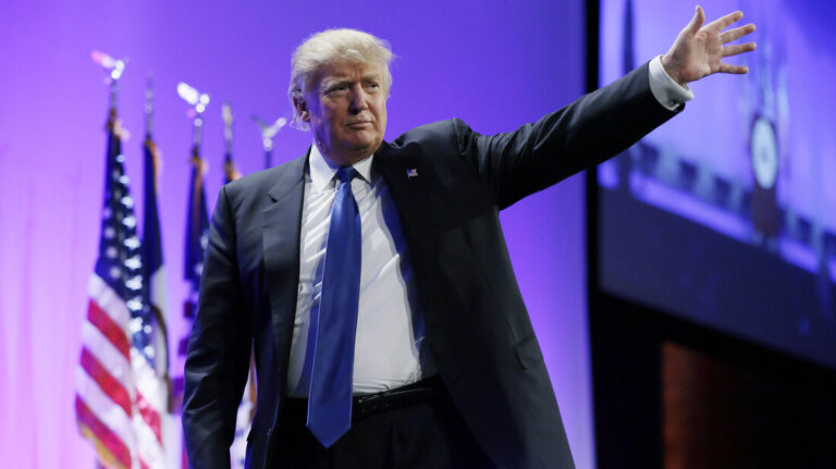 Donald  Trump trả thù truất đặc quyền an ninh của Cựu TT Joe Biden