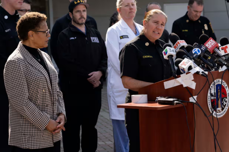 Thị trưởng LA Karen Bass sa thải giám đốc sở cứu hỏa sau tranh cãi về ứng phó cháy rừng