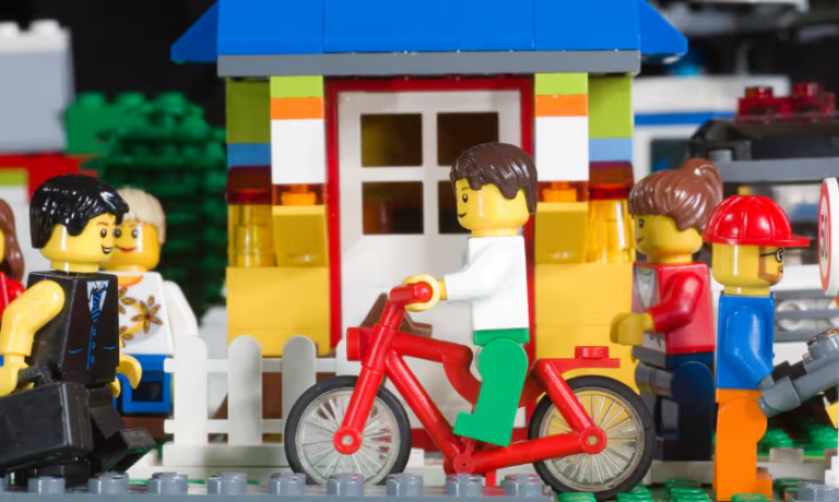 Người đàn ông bị cáo buộc trộm 25.000 USD Lego từ cửa hàng Bắc California