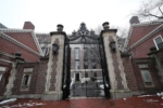 Harvard Miễn Học Phí Cho Gia Đình Thu Nhập 200.000 USD Trở Xuống