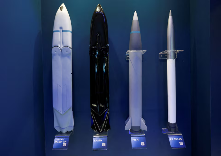 Trump ký lệnh hành pháp nới lỏng xuất khẩu vũ khí của Mỹ