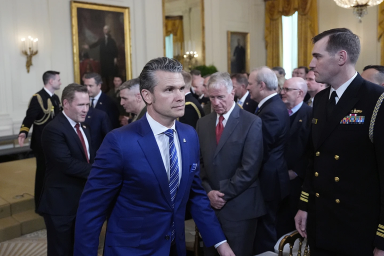 Hegseth có nhóm trò chuyện Signal thứ hai chia sẻ chi tiết về cuộc không kích tại Yemen