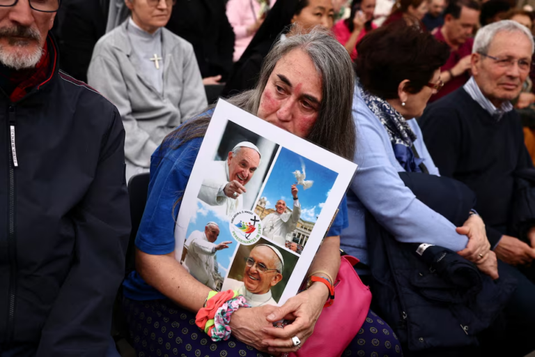 Thi hài Giáo hoàng Phanxicô được quàn tại Thánh đường St. Peter trước lễ tang