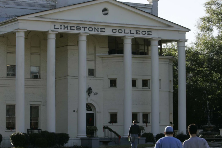 Đại học tư thục 180 năm tuổi ở Nam Carolina đóng cửa vì không huy động đủ 6 triệu USD