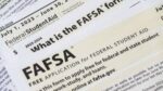 FAFSA có nguy cơ bị xóa bỏ sau khi Trump cắt giảm một nửa Bộ Giáo dục