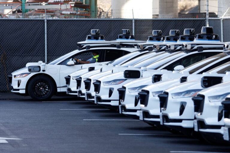 Thượng viện bỏ phiếu thu hồi lệnh miễn trừ khí thải EV của California