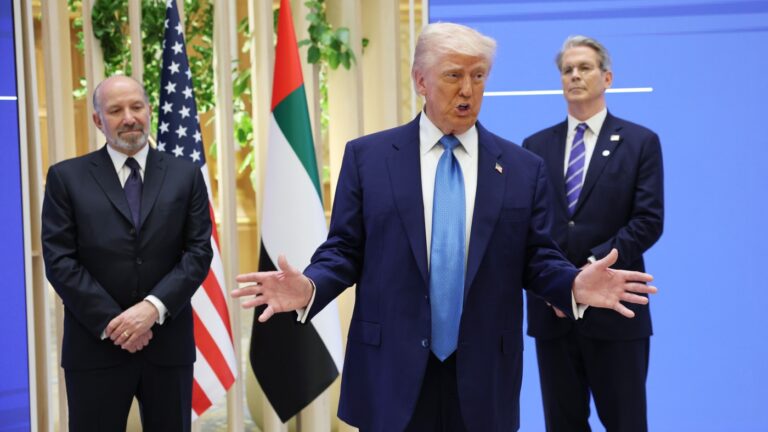 Trump đe dọa ‘thuế quan trực tiếp 50%’ đối với Liên minh châu Âu