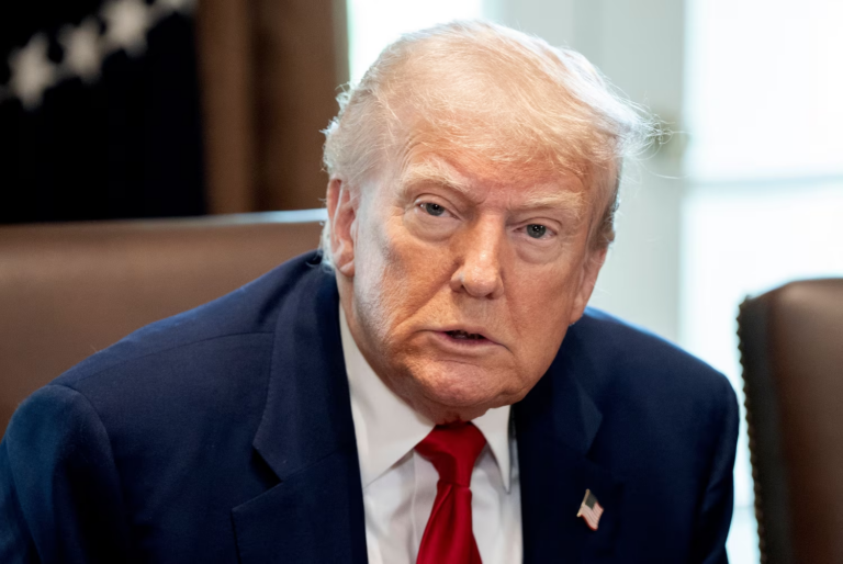 Bị ký giả NBC dí đến 3 lần, Trump mới thú nhận kinh tế Mỹ có thể bị suy thoái