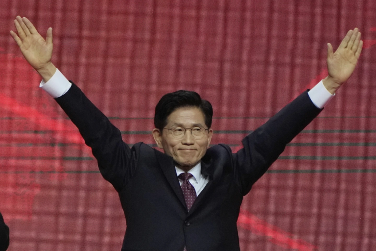 Đảng Bảo thủ chính của Hàn Quốc đề cử Kim Moon Soo làm ứng viên tổng thống