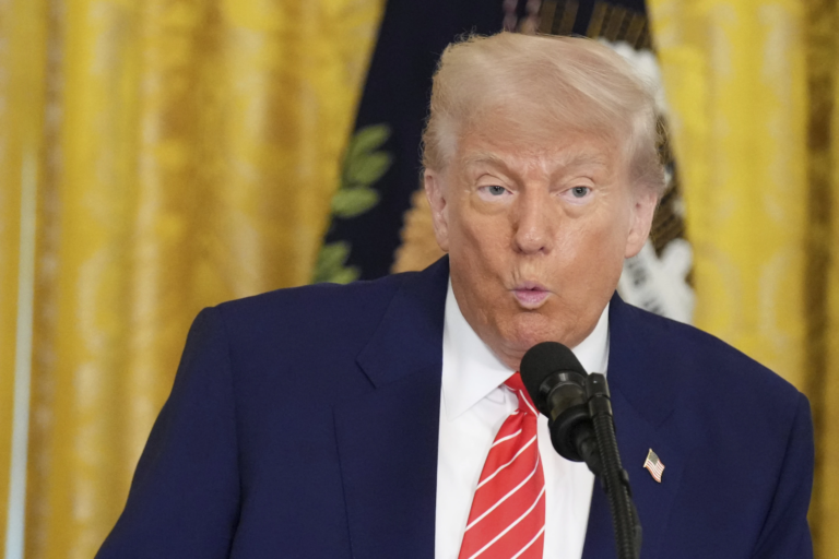 Trump đề nghị Tòa án Tối cao cho phép chấm dứt chương trình tạm trú nhân đạo cho 500.000 người từ 4 quốc gia