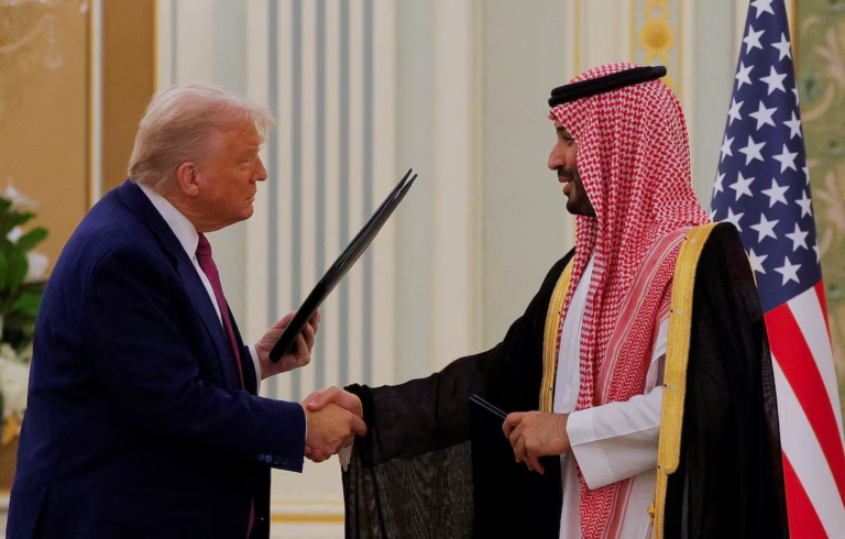 Trump tuyên bố dỡ bỏ lệnh trừng phạt Syria, đạt thỏa thuận 600 tỷ USD với Saudi Arabia