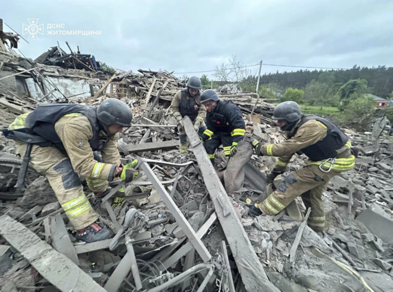 Nga và Ukraine hoàn tất trao đổi tù binh vài giờ sau đợt không kích lớn của Moscow