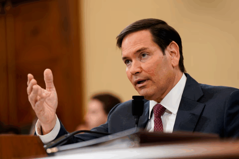 Mỹ tuyên bố sẽ bắt đầu hủy visa của sinh viên Trung Quốc