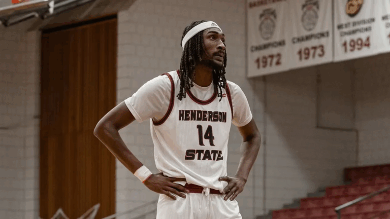 Một vận động viên bóng rổ đại học bị bắn chết tại bữa tiệc hồ bơi ở Texas