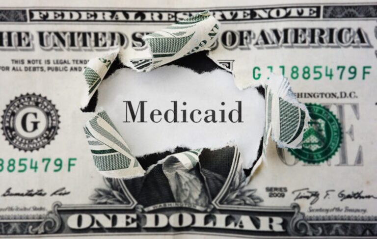 HẠ VIỆN CỘNG HÒA HỌP ĐÊM CHỦ NHẬT CỨU LUẬT CẮT GIẢM MEDICAID CỦA TRUMP!