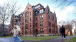 Chính quyền Trump cắt giảm thêm 450 triệu đô la tiền tài trợ cho Harvard