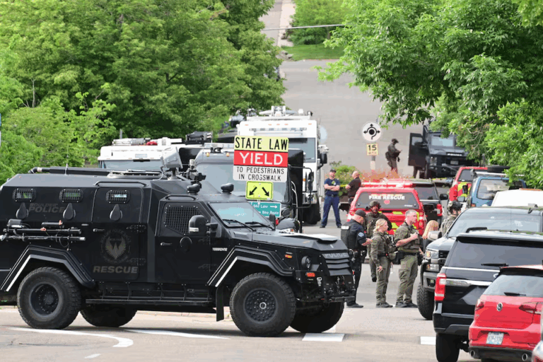 Người đàn ông tấn công đám đông ở Colorado bằng bom xăng, 6 người bị thương