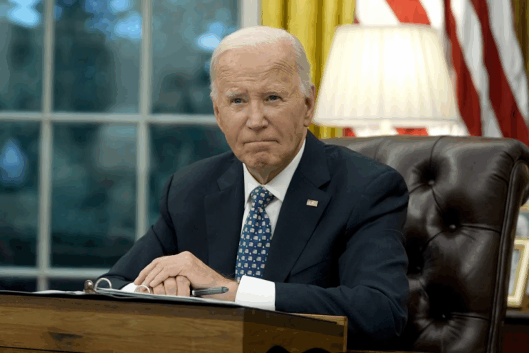 Trump ra lệnh điều tra Biden, đẩy mạnh tấn công người tiền nhiệm
