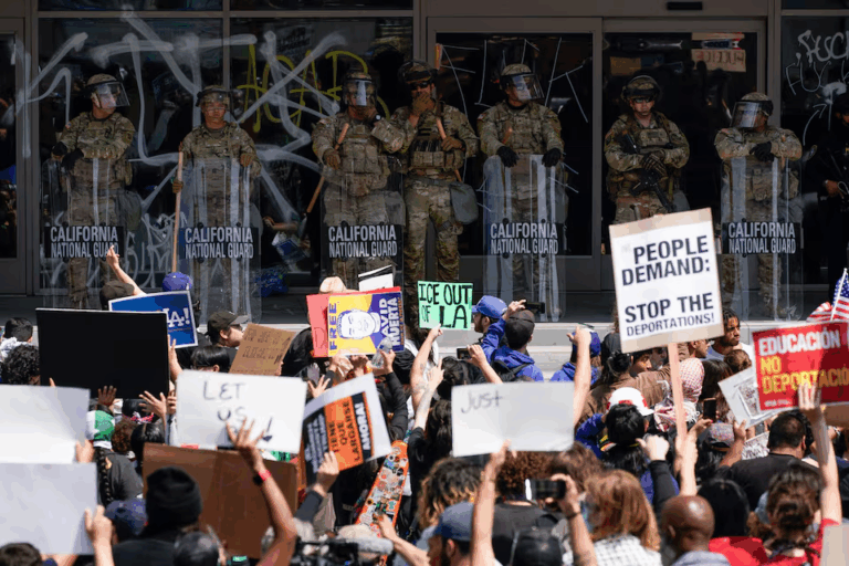 Chính quyền Trump điều Thủy quân lục chiến đến Los Angeles, đẩy mạnh truy quét người nhập cư