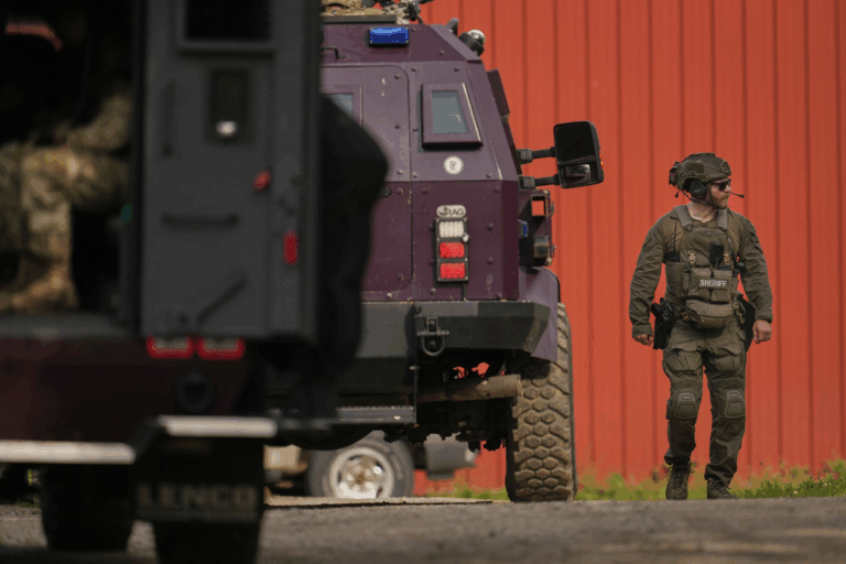 Nghi phạm bắn hai nghị sĩ bang Minnesota đã bị bắt