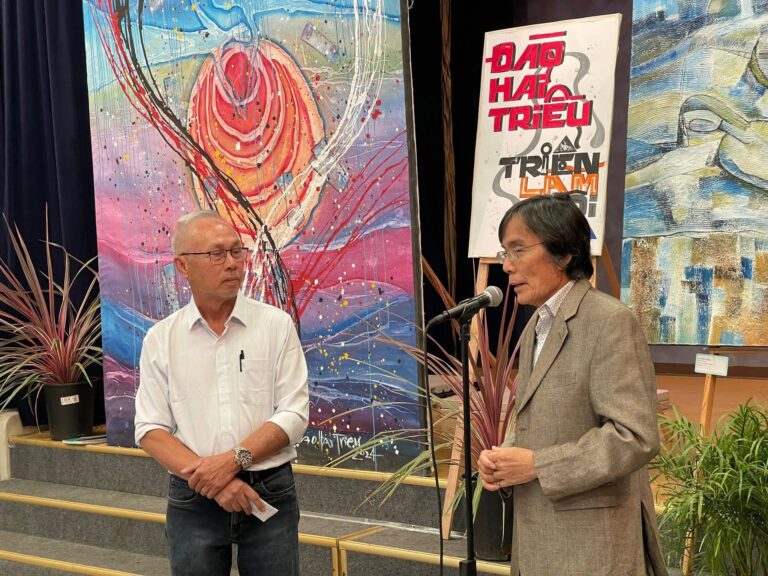 TRANH ĐÀO HẢI TRIỀU TRIỂN LÃM RỰC RỠ QUẬN CAM