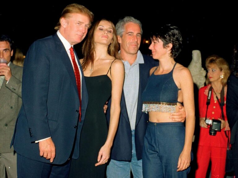 TRUMP KÝ TÊN BỨC THƯ VẼ HÌNH GÁI KHỎA THÂN TẶNG SINH NHẬT CỦA EPSTEIN