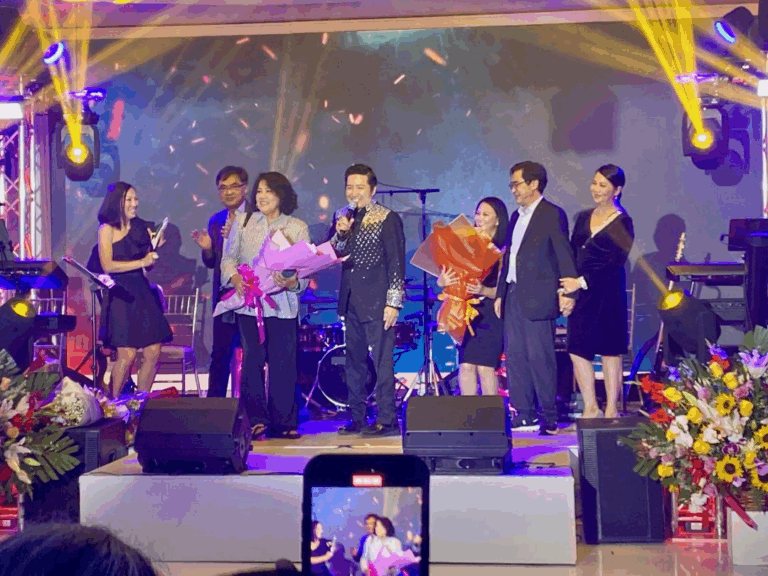 TIẾNG HÁT THẾ SƠN VANG LỪNG TRONG DẠ TIỆC 700 KHÁCH MỪNG 40 NĂM CA HÁT (1985- 2025)