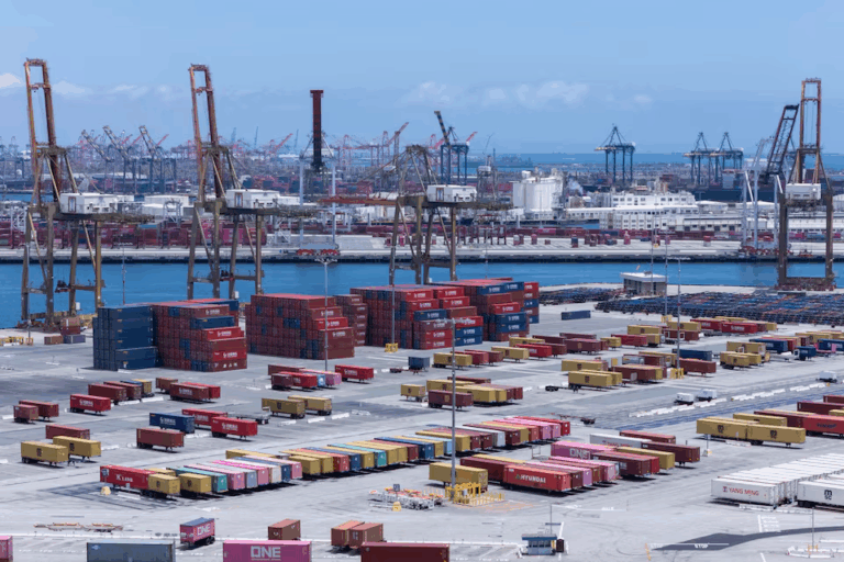 Nhật Bản, Hàn Quốc bị áp thuế 25% khi Trump leo thang chiến tranh thương mại bằng thư gửi lãnh đạo