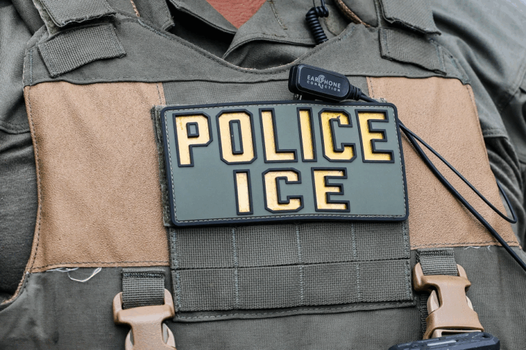 Ice đụng độ người biểu tình tại trại trồng cần sa ở Nam California