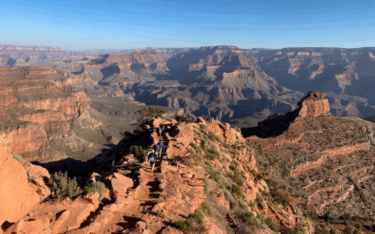 Người đi bộ tử vong trên đường mòn Grand Canyon giữa đợt nắng hè gay gắt
