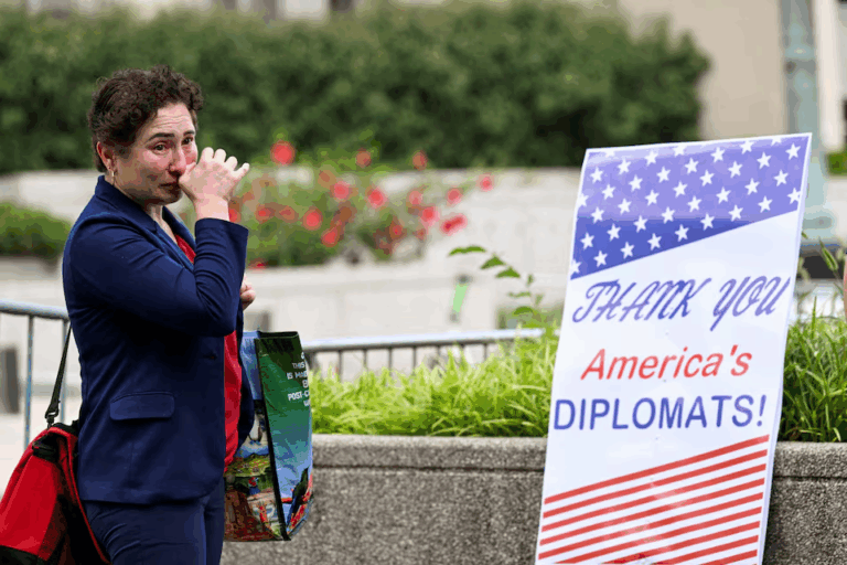 Bộ Ngoại giao Mỹ bắt đầu sa thải hơn 1.350 nhân viên trong cuộc cải tổ ngoại giao của Trump