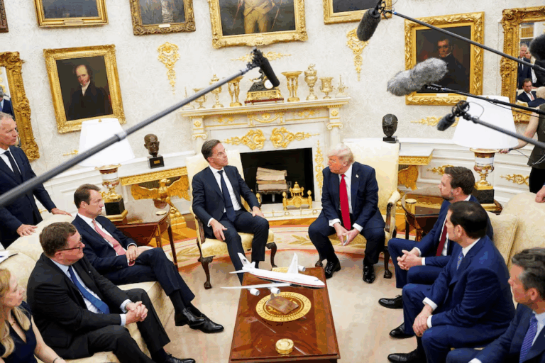 Trump đảo ngược lập trường, vũ trang cho Ukraine và đe dọa trừng phạt các nước mua dầu Nga