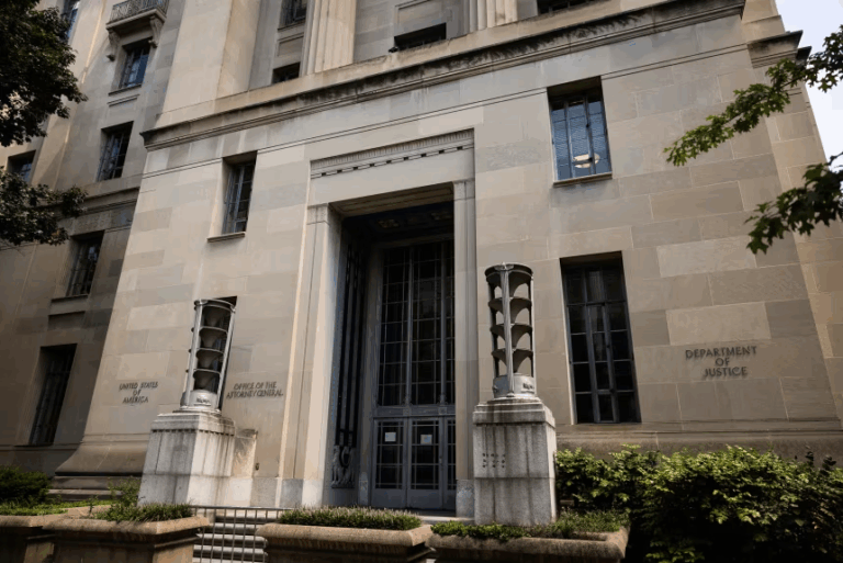 Bộ Tư pháp Mỹ sa thải hai luật sư chống độc quyền cấp cao vì “bất tuân mệnh lệnh”