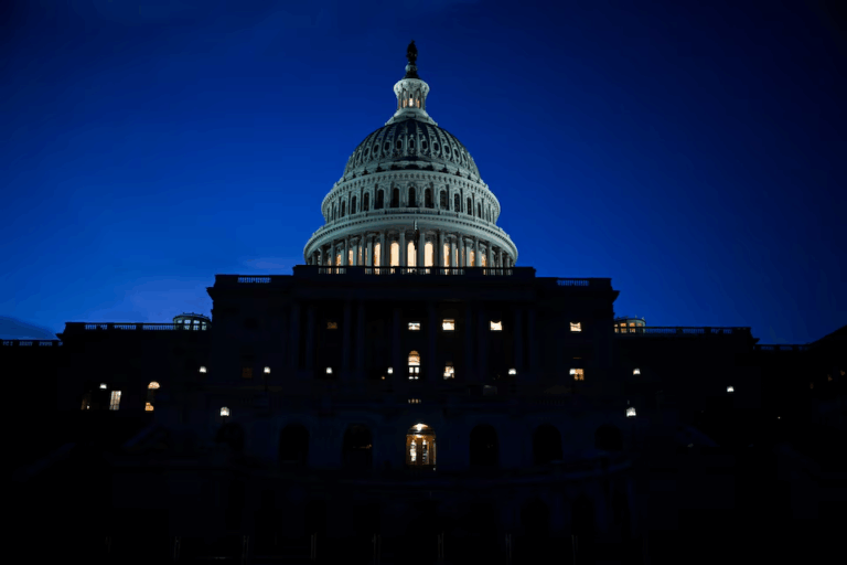 CPB bị cắt ngân sách, truyền thông công cộng Mỹ đóng cửa