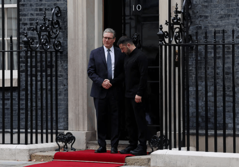 Lãnh đạo châu Âu tháp tùng Zelenskiy sang Washington giữa sức ép hòa bình từ Trump