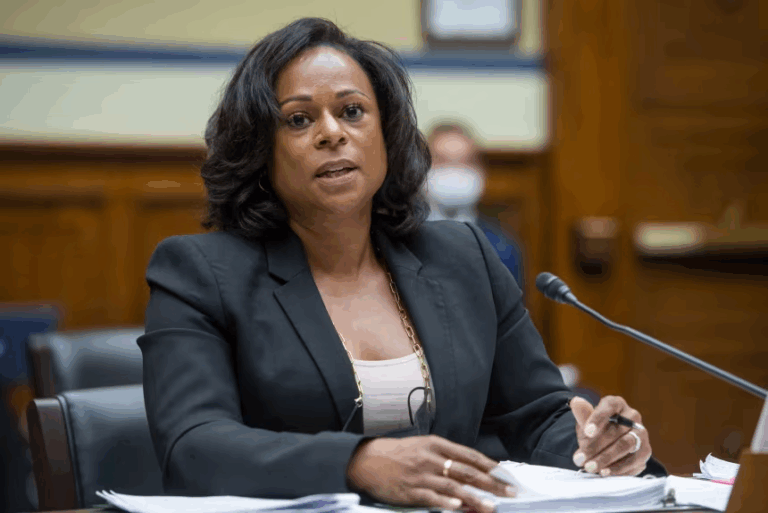 Nữ Dân biểu Texas qua đêm ngay tại nghị trường để phản đối yêu cầu giám sát của Cộng hòa