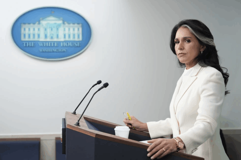 Chính quyền Trump thu hồi giấy phép an ninh của 37 quan chức chính phủ đương nhiệm và cựu quan chức