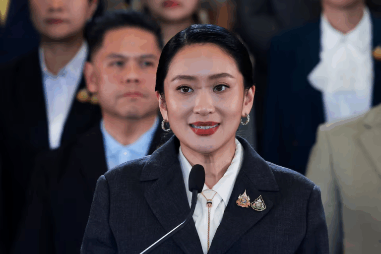 Tòa án Hiến pháp Thái Lan phế truất Thủ tướng, đẩy chính trường vào vòng xoáy quyền lực