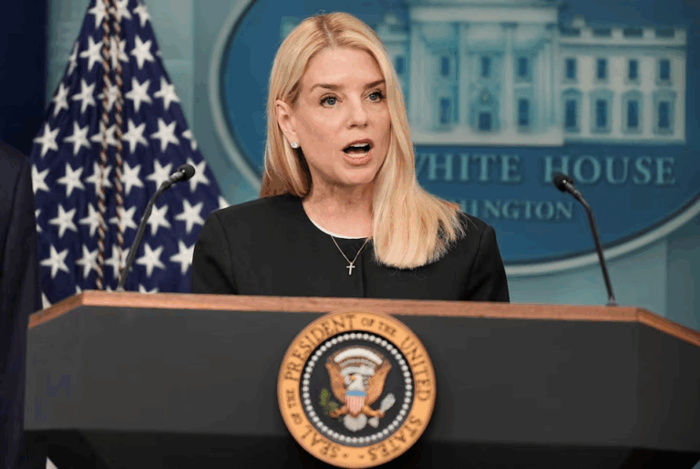 Bondi sa thải nhân viên Bộ Tư pháp vì có hành vi khiếm nhã với Vệ binh Quốc gia