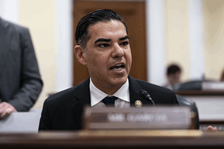 Di sản Epstein sẽ nộp “sổ sinh nhật” và tài liệu theo trát đòi Quốc hội, nghị sĩ Dân chủ nói