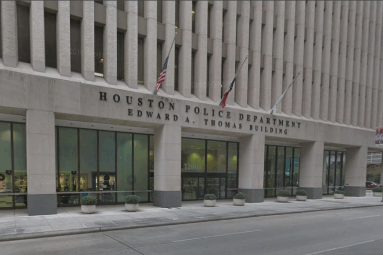 Bé trai 11 tuổi bị bắn chết sau khi bấm chuông rồi bỏ chạy khỏi một ngôi nhà ở Houston