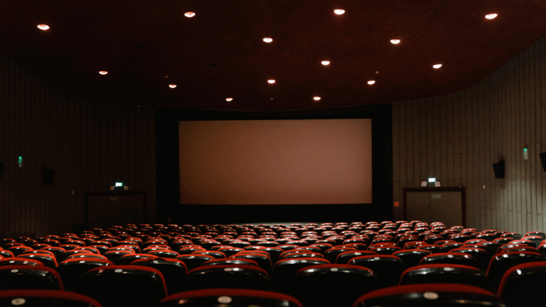 Điều gì bộ phim gây chấn động trong nước và hải ngoại bỗng dưng bị ngưng chiếu