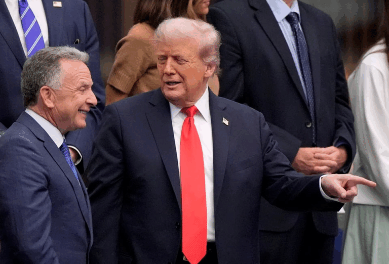 TRUMP DỰ XEM GIẢI US OPEN NHƯNG CẤM QUAY PHIM PHÁT SÓNG CẢNH DÂN MỸ LA Ó