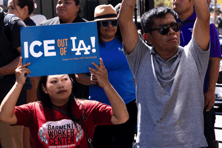 Tối cao Pháp viện Hoa Kỳ ủng hộ Trump trong các cuộc bố ráp nhập cư mạnh tay