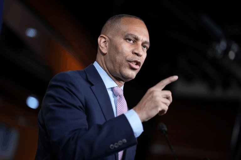 Lãnh đạo Dân chủ Hakeem Jeffries: Trump đang đẩy nước Mỹ vào bế tắc chính phủ