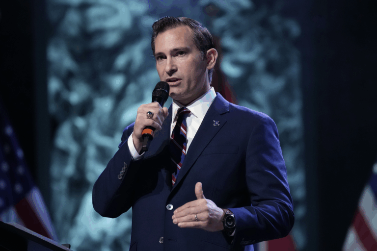 Matt Van Epps và Aftyn Behn thắng sơ bộ, chuẩn bị đối đầu tại bầu cử Hạ viện Tennessee